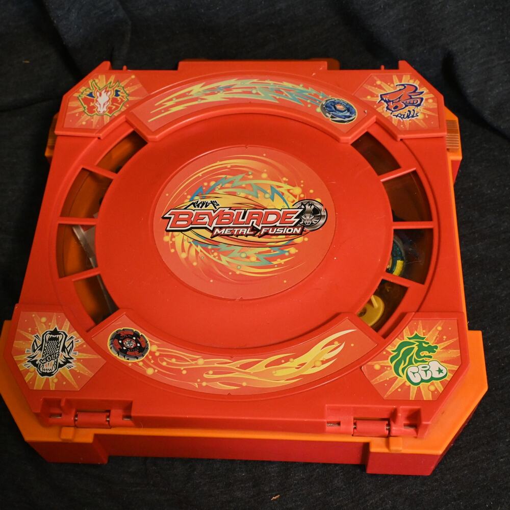 Beyblade Metal Fusion Lot - Mobile Stadium with Launchers and Other Parts